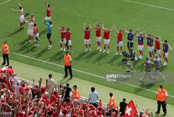 A Suíça não perdeu nenhuma das últimas quatro estreias em Copas do Mundo, empatando inclusive com seleções tradicionais como a França em 2006 (0 x 0) e vencendo a Espanha em 2010 (1 x 0).