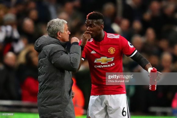 A relação entre José Mourinho e os jogadores do Manchester United é extremamente ruim.