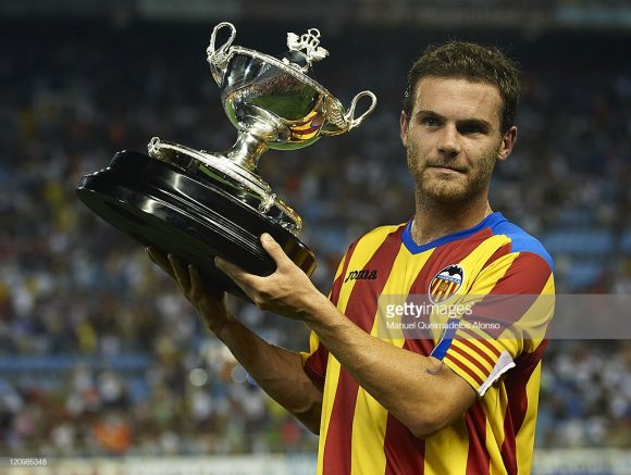 O meia Juan Mata atuou de 2007 a 2011 pelo Valencia, antes de transferir-se ao Chelsea e posteriormente ao Manchester United.
