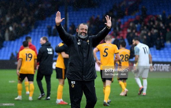 Após a excelente campanha na Championship League, que culminou com o acesso do Wolverhampton à Premier League, a diretoria do clube estendeu o vínculo de Nuno Espírito Santo até 2021. 