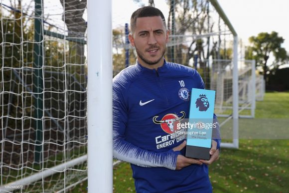 Com 7 gols marcados na Premier League, o atacante Eden Hazard foi eleito o melhor jogador da liga no mês de setembro. 