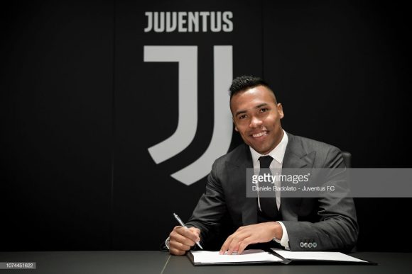 O lateral-esquerdo Alex Sandro estendeu seu vínculo contratual com a Juventus até 2020. 