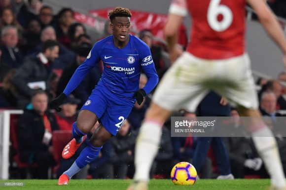 Com Eden Hazard atuando como centroavante e Pedro em péssima fase, o jovem Callum Hudson-Odoi ganhará uma nova oportunidade na ponta-direita do Chelsea.