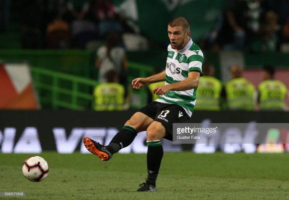 Com a saída de Dusan Basta praticamente sacramentada, a Lazio corre atrás de outro lateral-direito para substituí-lo no elenco, e o nome da vez é Stefan Ristovski, do Sporting.