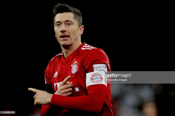 O atacante Robert Lewandowski é o atual artilheiro da Champions League com 8 tentos marcados.