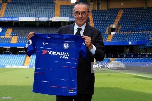 Apresentado pelo Chelsea no início da temporada, Maurizio Sarri assinou um contrato de dois anos com o clube inglês.