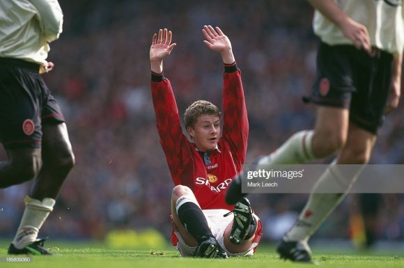 Esta será a primeira vez que Ole Gunnar Solskjaer enfrentará o Liverpool como treinador. Na época em que era jogador do Manchester United, o norueguês disputou o North West Derby em onze ocasiões (5 V, 1 E e 5 D).
