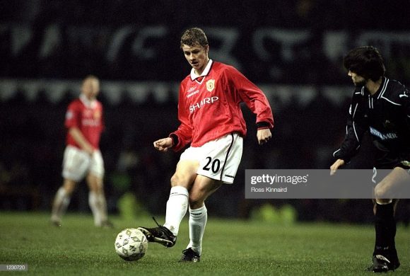 Ole Gunnar Solskjaer defendeu as cores do Manchester United de 1996 até 2007. Pelo Red Devils, ele conquistou diversos títulos, dentre os principais estão sete campeonatos ingleses e uma Champions League.