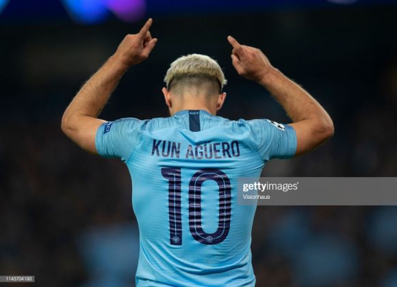 Sergio Aguero lidera a artilharia da Premier League ao lado de Mohamed Salah, com 19 gols. 