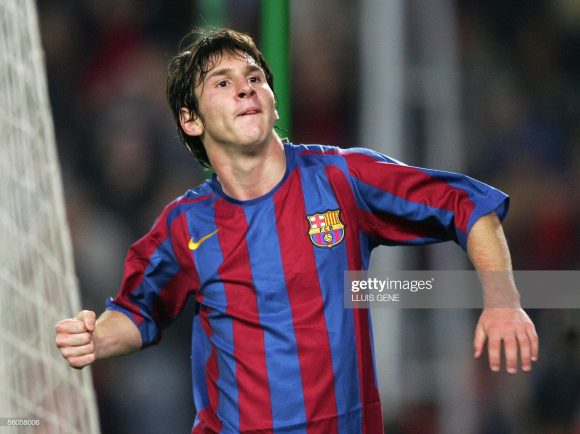 Quando Lionel Messi estreou pelo Barcelona em 2004, a diferença de títulos do Barça para o Real Madrid era de 11 a favor dos madridistas (72 a 61). Hoje, os catalães já estão á frente dos merengues com três títulos a mais (95 a 92)