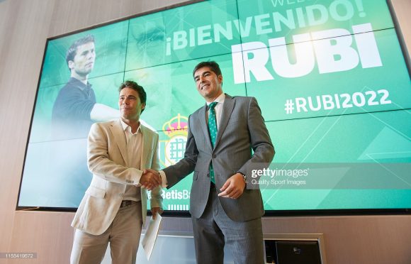 Joan Francesc Ferrer, popularmente chamado de Rubi, será o sucessor de Quique Setién no comando técnico do Betis.