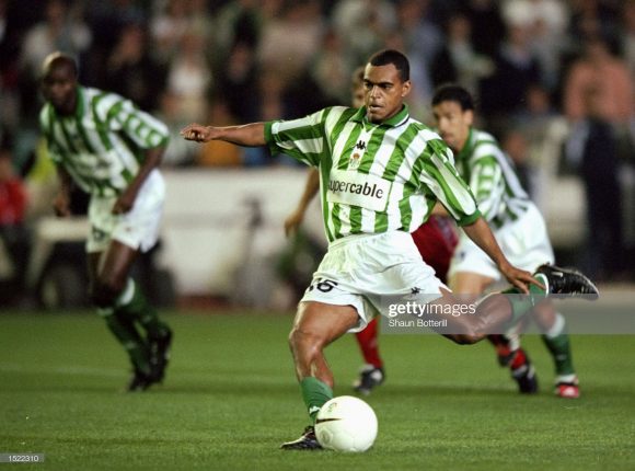 O brasileiro Denilson continua sendo o atleta mais caro da história do Betis. O pentacampeão mundial custou ao clube espanhol, o montante de 31,5 milhões de euros, o equivalente a R$132,3 milhões nos dias atuais.