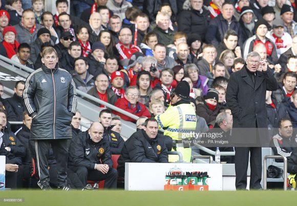 Durante muitos anos, os bancos de reservas de Liverpool e Manchester United eram ocupados por Kenny Dalglish (d) e Alex Ferguson (e), respectivamente, ou seja, duas lendas dos maiores clubes ingleses.