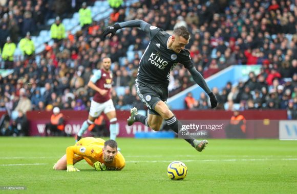 Jamie Vardy é o artilheiro da Premier League com 16 gols marcados nas 16 primeiras rodadas da liga.