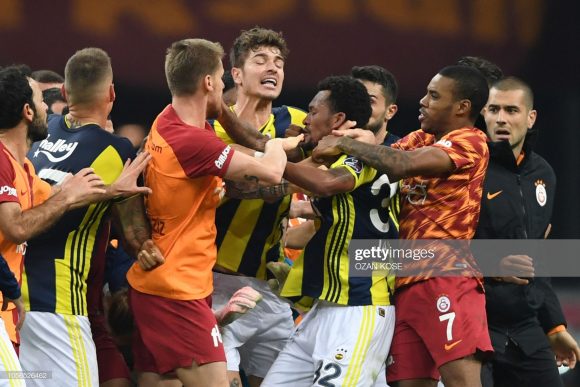O Fenerbahce mantém uma invencibilidade de 24 jogos diante do Galatasaray atuando no estádio Sukru Saraçoglu.