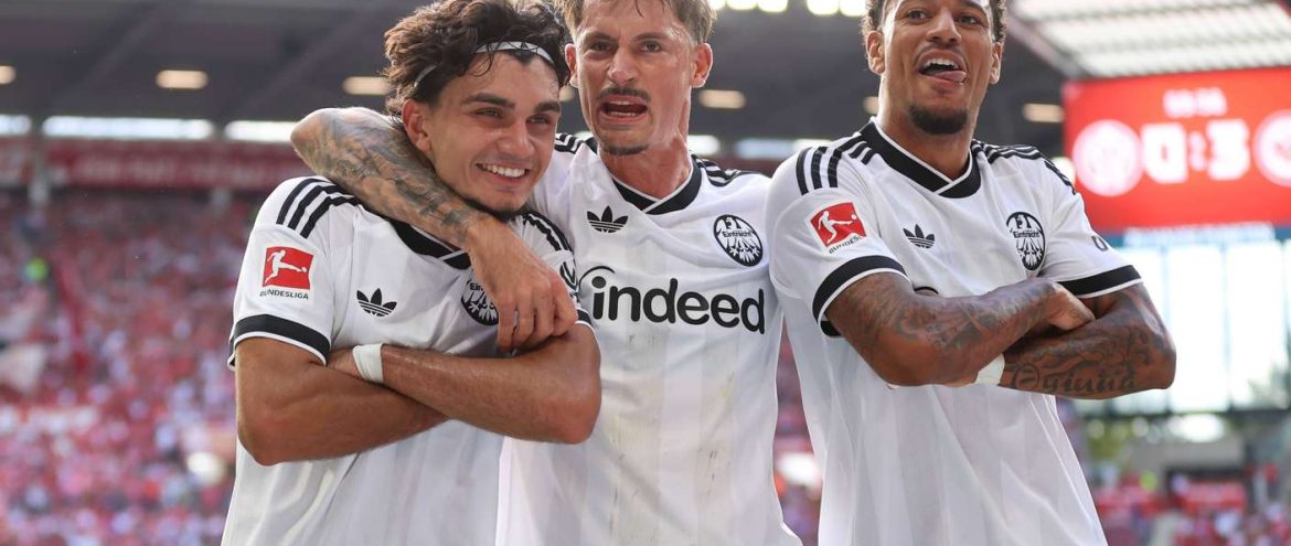 Adi Hütter volta para devolver ao Eintracht Frankfurt a própria voz